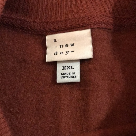 a new day crewneck - Picture 2 of 3